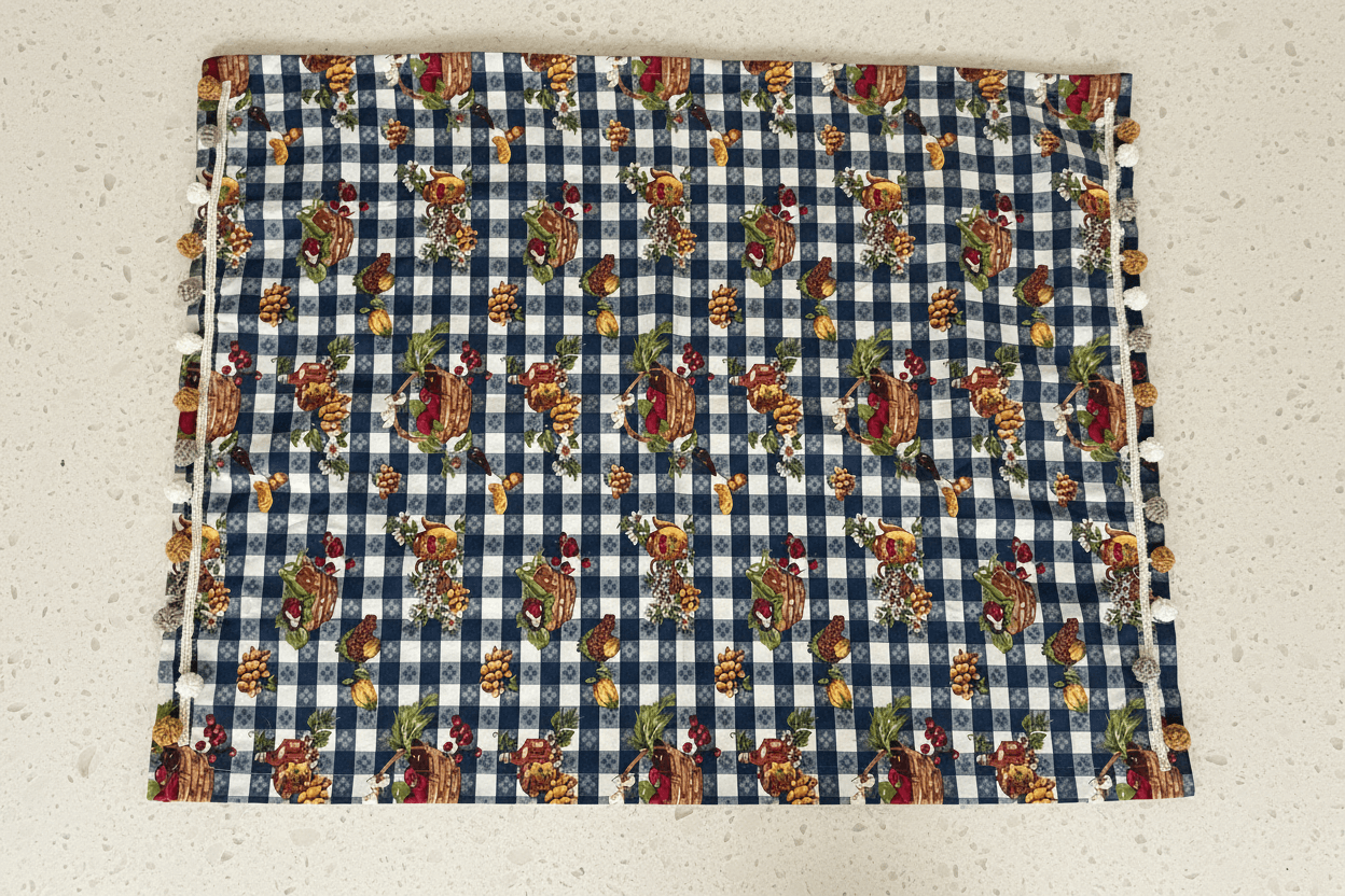 Sublimez vos repas avec la nappe Ciel et Fruits, un accessoire table luxe qui apporte élégance et style à toutes vos occasions.