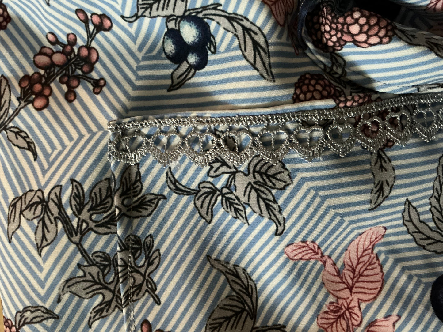 Tablier Bleu Myrtille – Élégance profonde