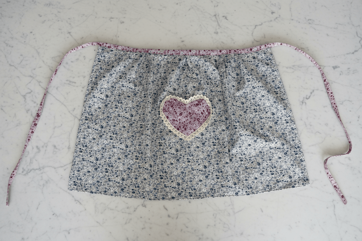 Tablier Cœur Impériale – Élégance impériale et confort premium