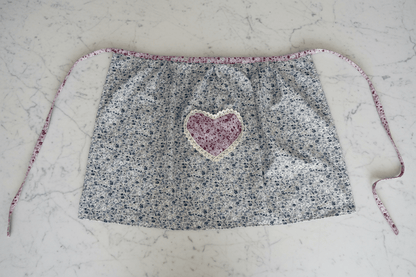 Tablier Cœur Impériale – Élégance impériale et confort premium